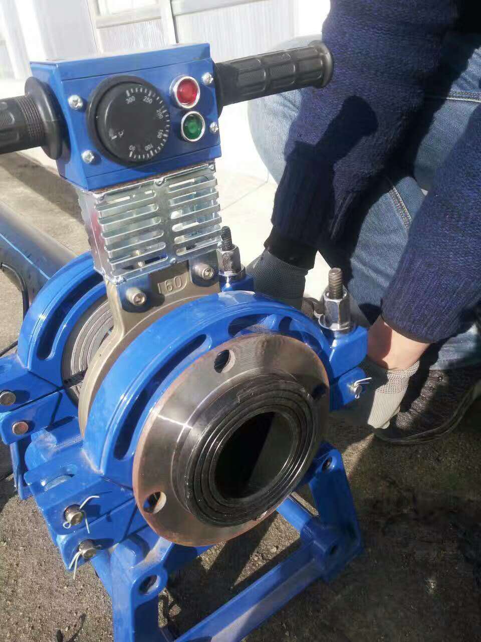 ���b����